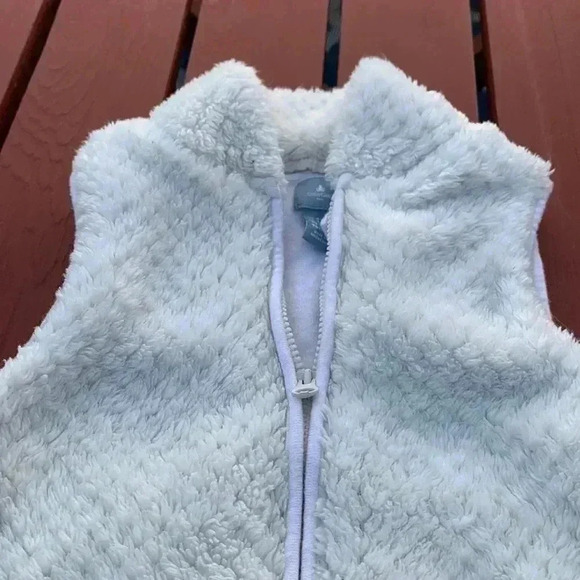 Five for 25 Gap winter zip up vest with fuzzy exterior and soft cotton interior - Picture 2 of 7